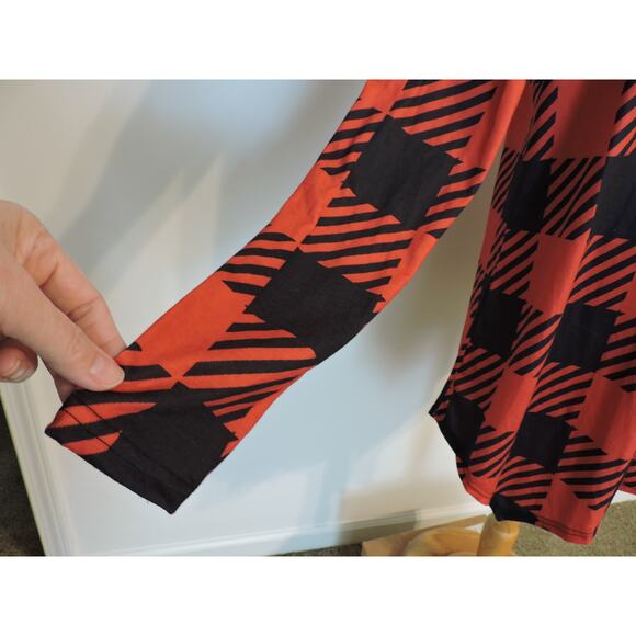 Lightweight Cardigan Red and Black Checked Pattern size 3XL - Picture 4 of 5